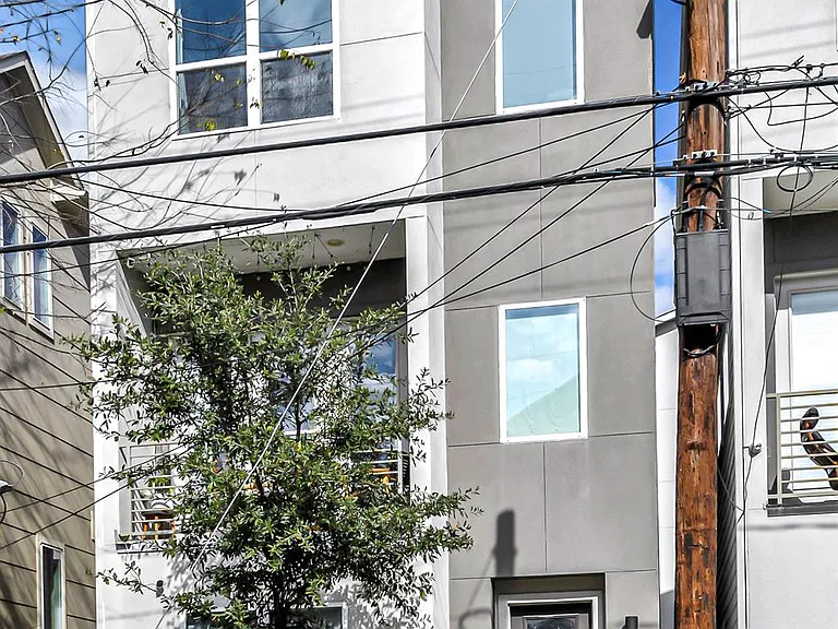 3105 Gillespie St — Photo 2