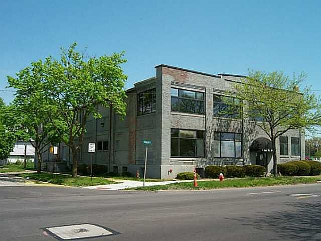 2nd image of 1301 N Summit St