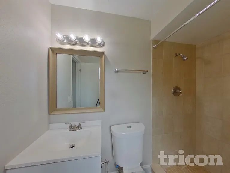 125 Hidden Lake Dr — Photo 7