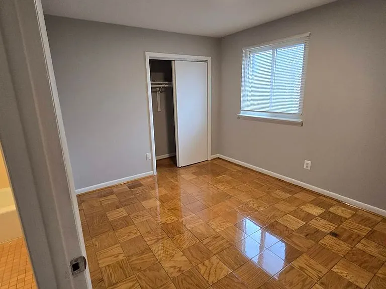 5024 Fort Totten Dr NE — Photo 5