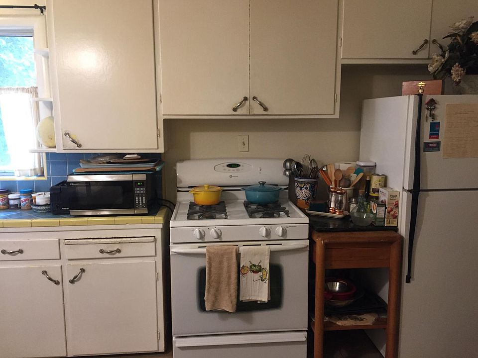 2nd image of 3982 D St