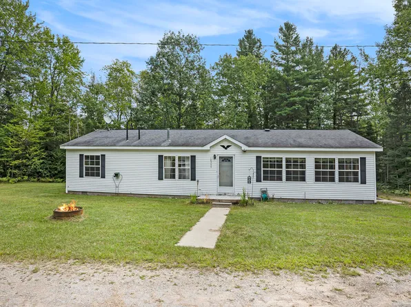10306 Scanlon Dr, Cheboygan, MI 49721