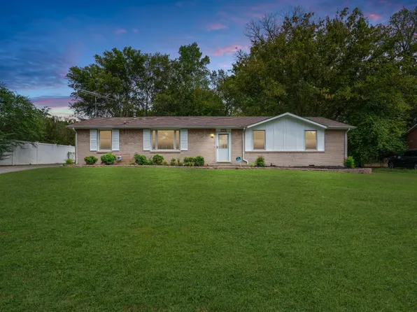 303 Nottingham Pl, Clarksville, TN 37042