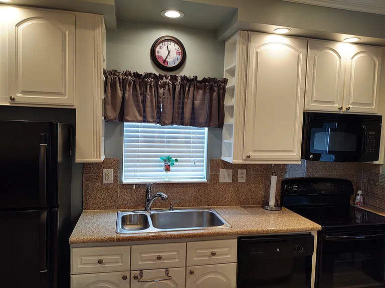 1377 Creek Cir — Photo 8