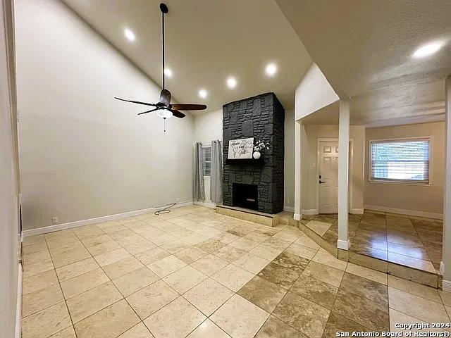 2 bed, 2.5 bath, 1450 sqft, $1,500 — Photo 2