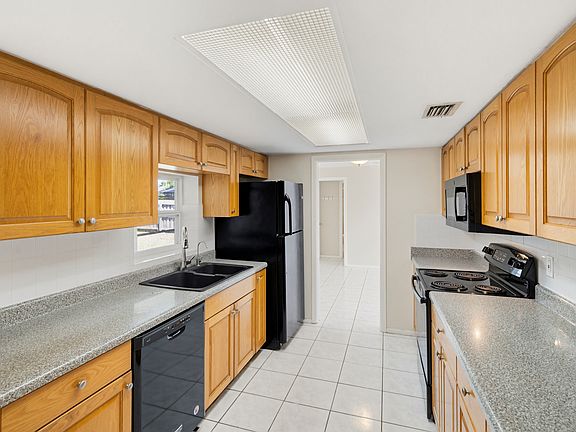 4th image of 1306 Moreland Dr