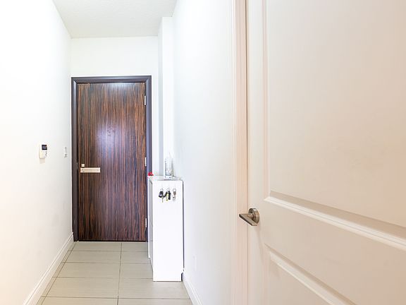 5th image of 325 S Park Rd #520