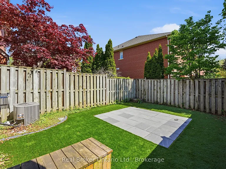 165 Margaret Dr — Photo 33