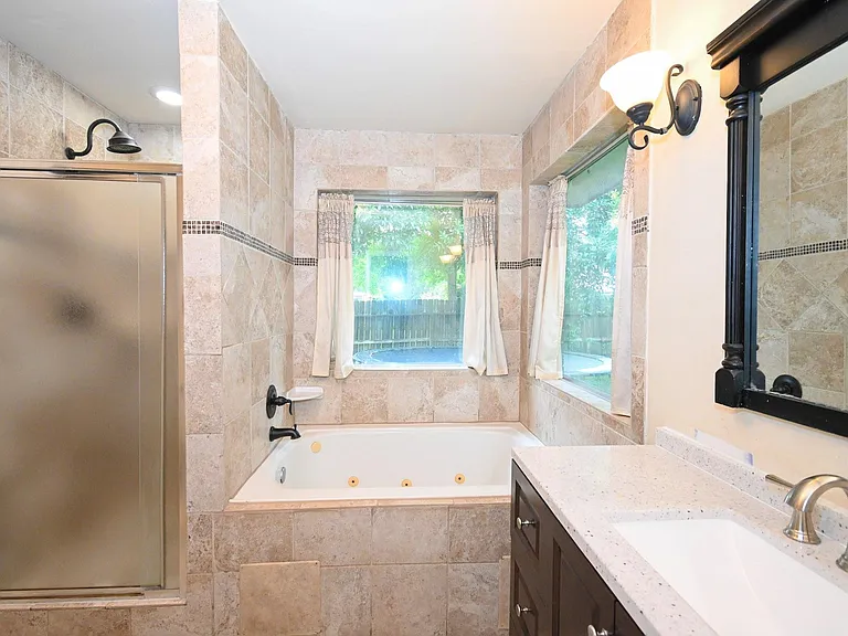 16302 Ash Point Ln — Photo 22