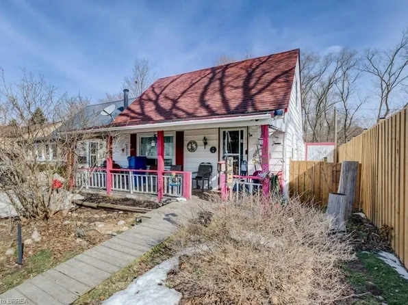 38 Sanderson St, Brantford, ON N3S 2V2