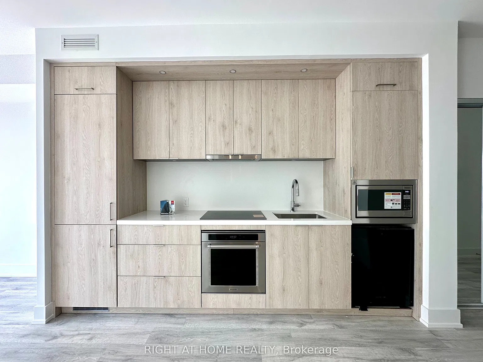 1 bed, $2,050 — Photo 4