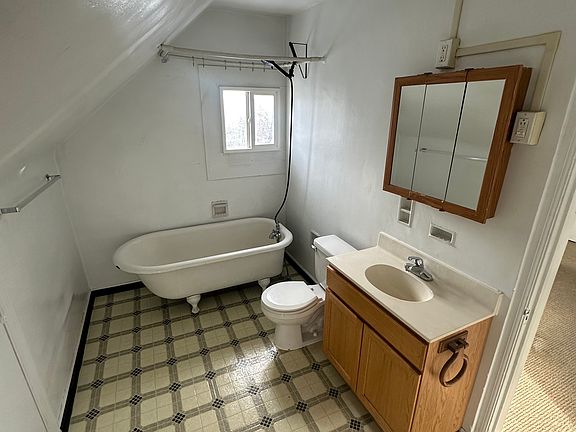 4th image of 520 7th Ave N APT 3