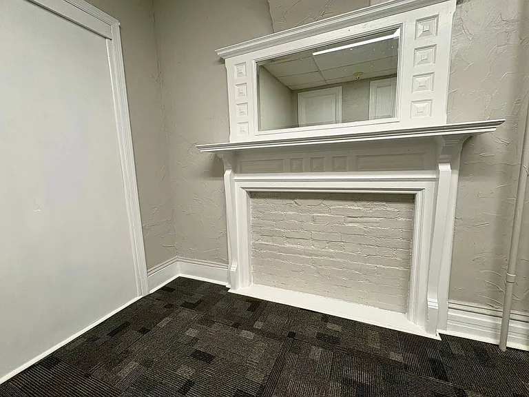 1366 W Market St — Photo 9
