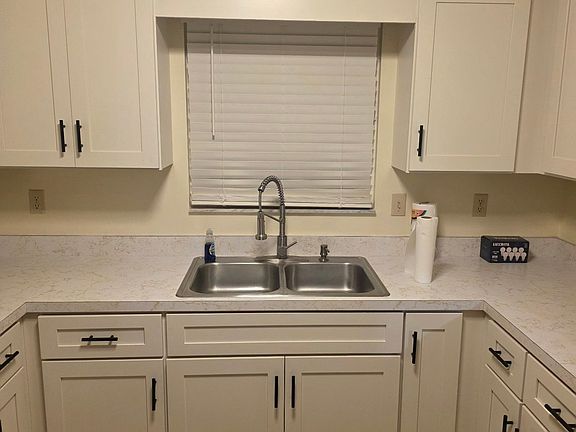 4th image of 481 Emerald Rd