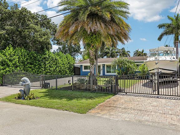 4th image of 4716 SW 35th Avenue