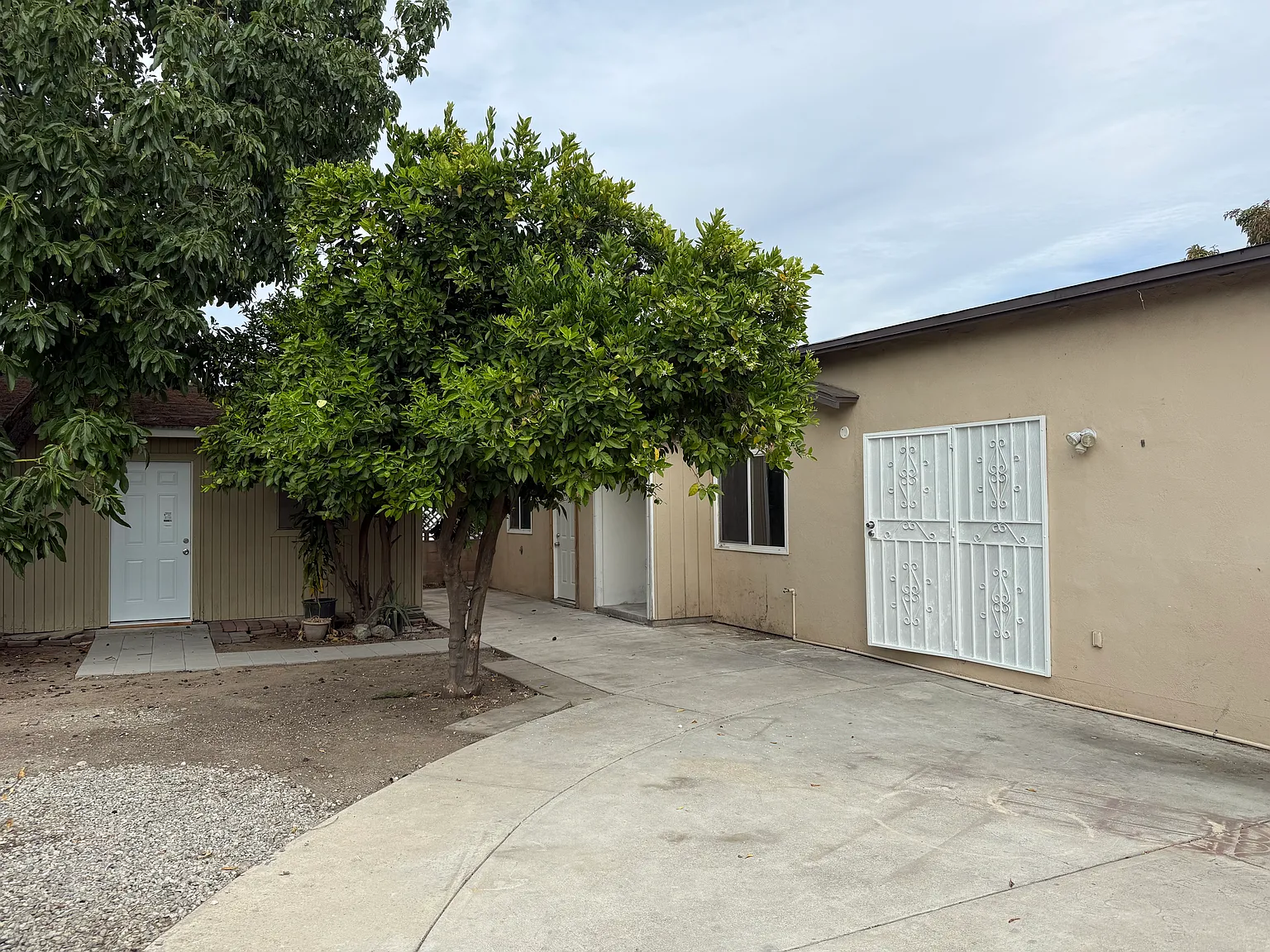 2 bed, 1.5 bath, $2,090 — Photo 2