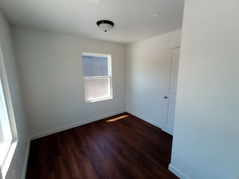 404 SW Grand Blvd #1 — Photo 9