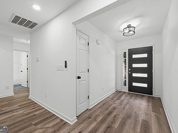 4th image of 648 Fieldcrest Dr