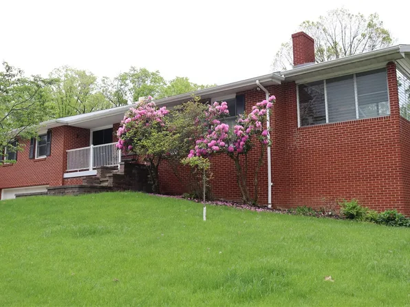 123 Hermitage Cir, Ligonier, PA 15658