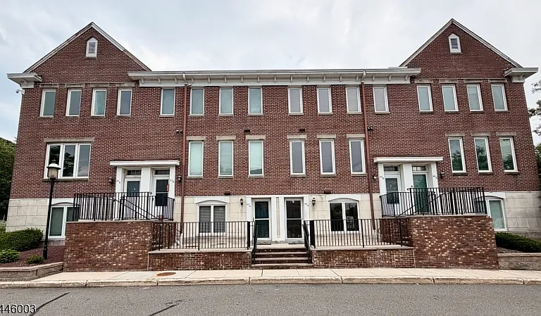 90 E Blackwell St #A — Photo 1