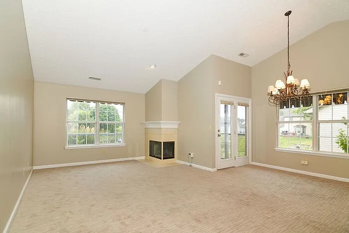 3 bed, 2.0 bath, 1413 sqft, $2,250 — Photo 2