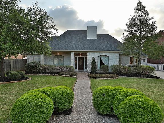 RELAX IN THE "SPOOL" A SUPER-SIZED SPA