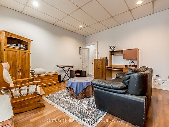 5th image of 28 Queen St N