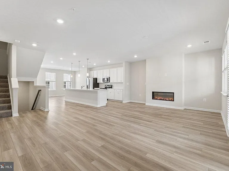 9670 Swallowtail Ln — Photo 42