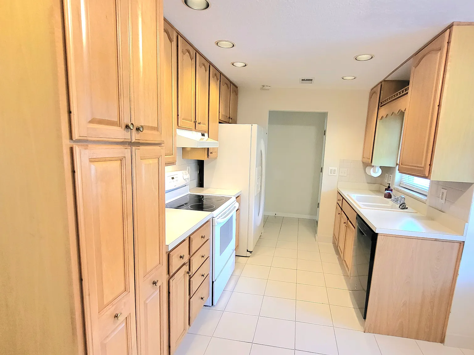 4 bed, 1613 sqft, $2,500 — Photo 3