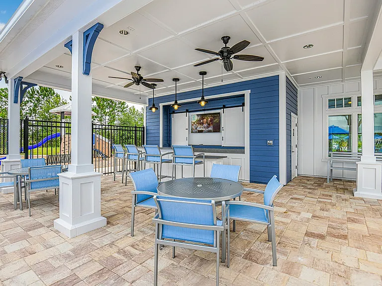 Avenues Walk Pool 6575 2-Web