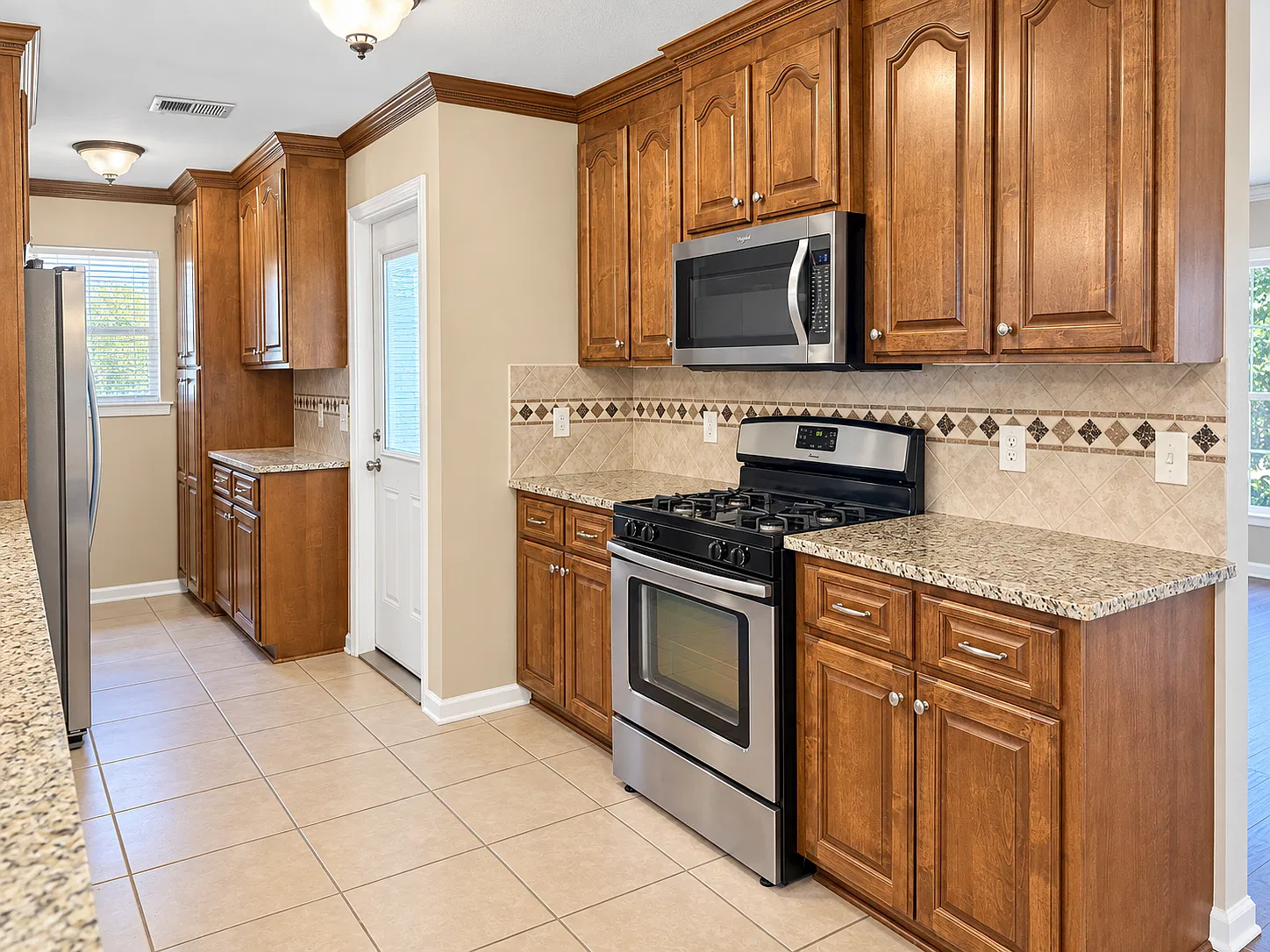 3 bed, 1180 sqft, $1,550 — Photo 3