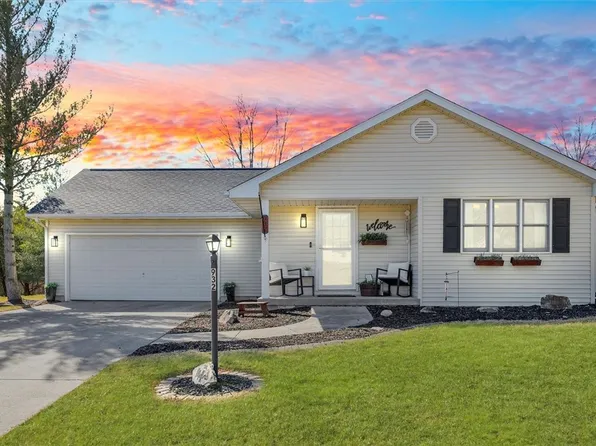 932 Lynwood Dr, Charleston, IL 61920