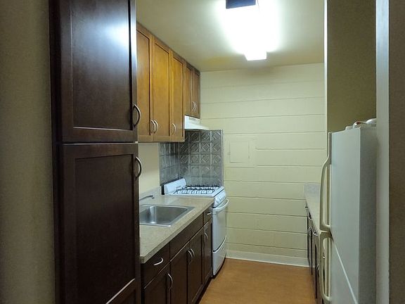 3rd image of 816 Kinoole St #62ee8ccb4