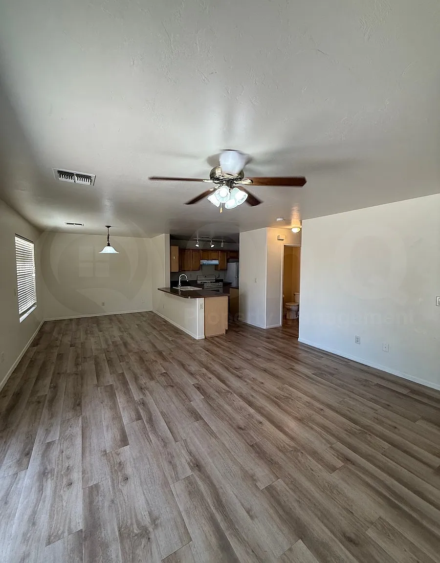 4 bed, 2.5 bath, 1529 sqft, $1,795 — Photo 3