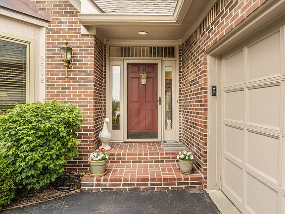 3rd image of 9568 Huntington Ln