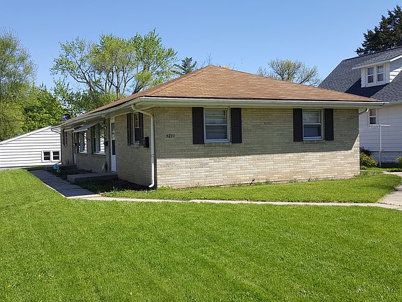 2nd image of 3207 Montrose Ave #Duplex