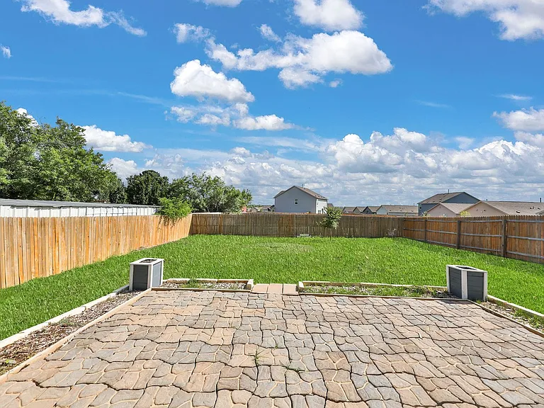 10626 McClintock Dr — Photo 35