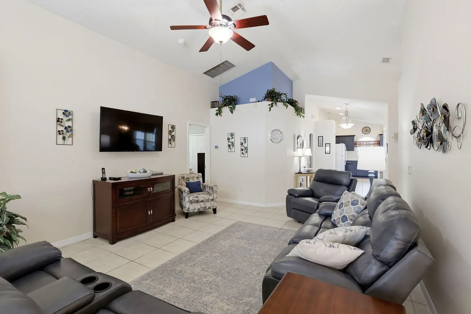 4 bed, 3.0 bath, 1797 sqft, $3,814 — Photo 3