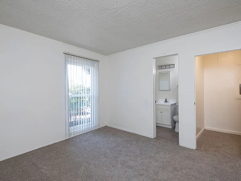 Aztec Pacific Apartments — Photo 19