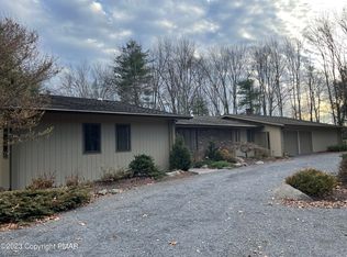 141 Roosevelt Rd, East Stroudsburg, PA 18301