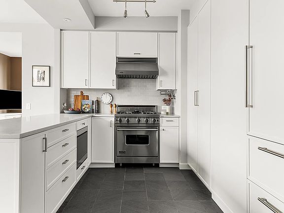 4th image of 360 E 88th St #21AB