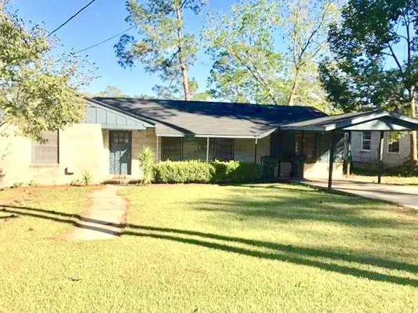 824 Daughtry Ave N, Douglas, GA 31533