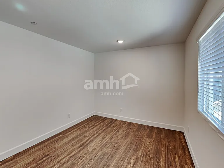 3352 Blodwen St — Photo 18