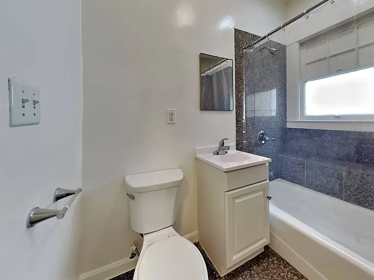 1040 Sutter — Photo 8