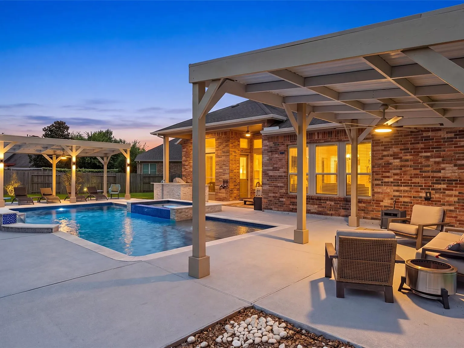 5 bed, 4.5 bath, 3291 sqft, $4,200 — Photo 3