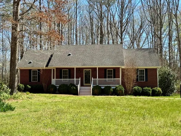 9281 Forestdale Dr, Amelia Court House, VA 23002