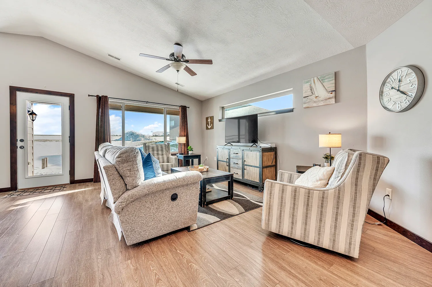 3 bed, 1434 sqft, $2,500 — Photo 3