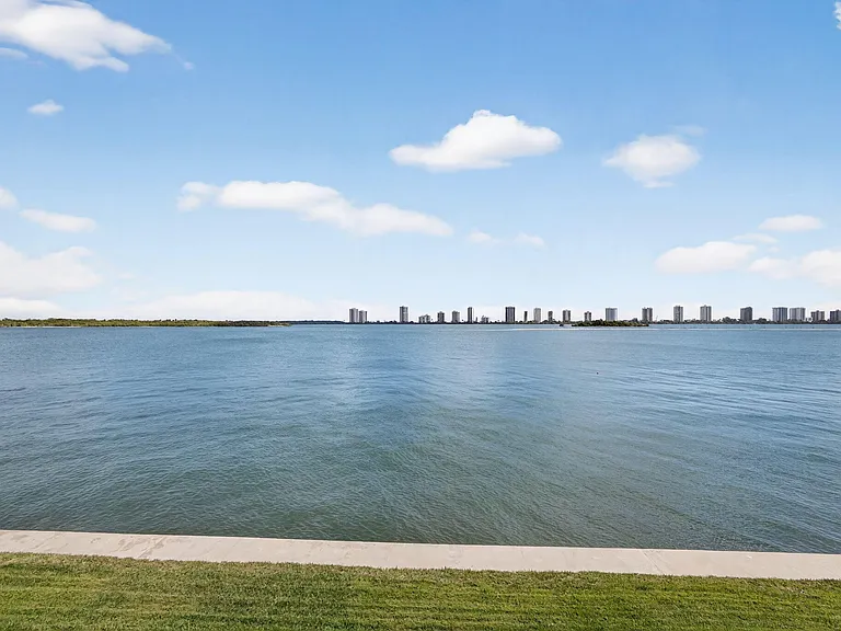 100 Shore Ct #208 — Photo 3