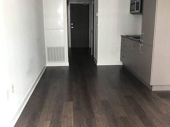4th image of 27 Bathurst St #1116W