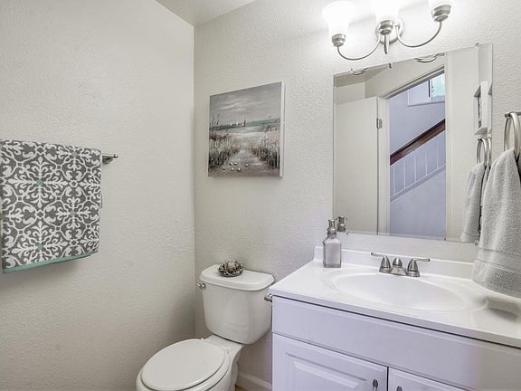 4th image of 748 Williamsburg Way